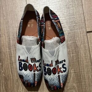 Colorful 'Read More Books' Slip-On Shoes Size 7.5 / 38 EU